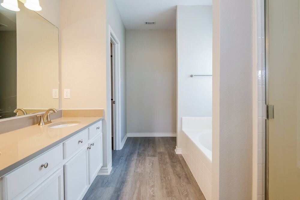 Building Photo - 1106 Longhorn Ln