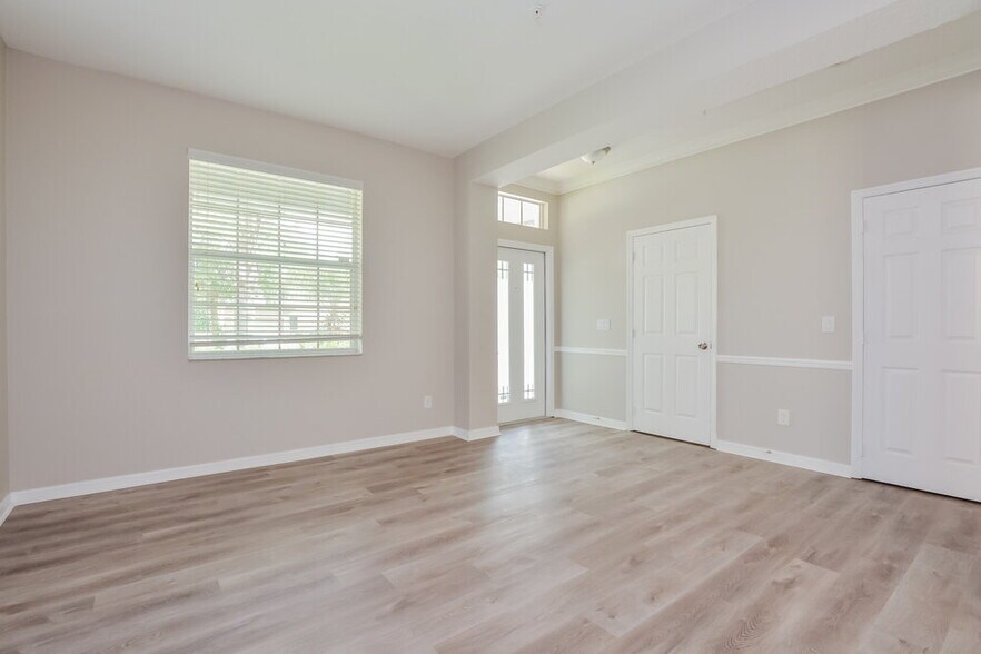 Building Photo - 9700 Moss Rose Way
