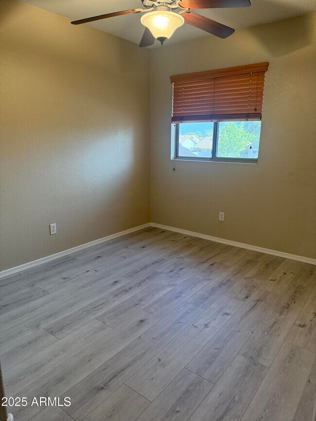 Building Photo - 1266 W Kingbird Dr
