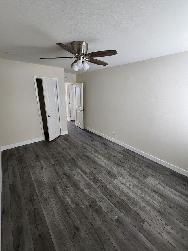 Building Photo - Charming 3-Bedroom Home Just 10 Minutes fr...