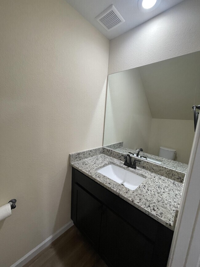 Building Photo - 914 Warrior Hill Dr