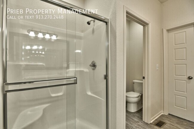 Building Photo - Reserve Townhome - Available June 9th