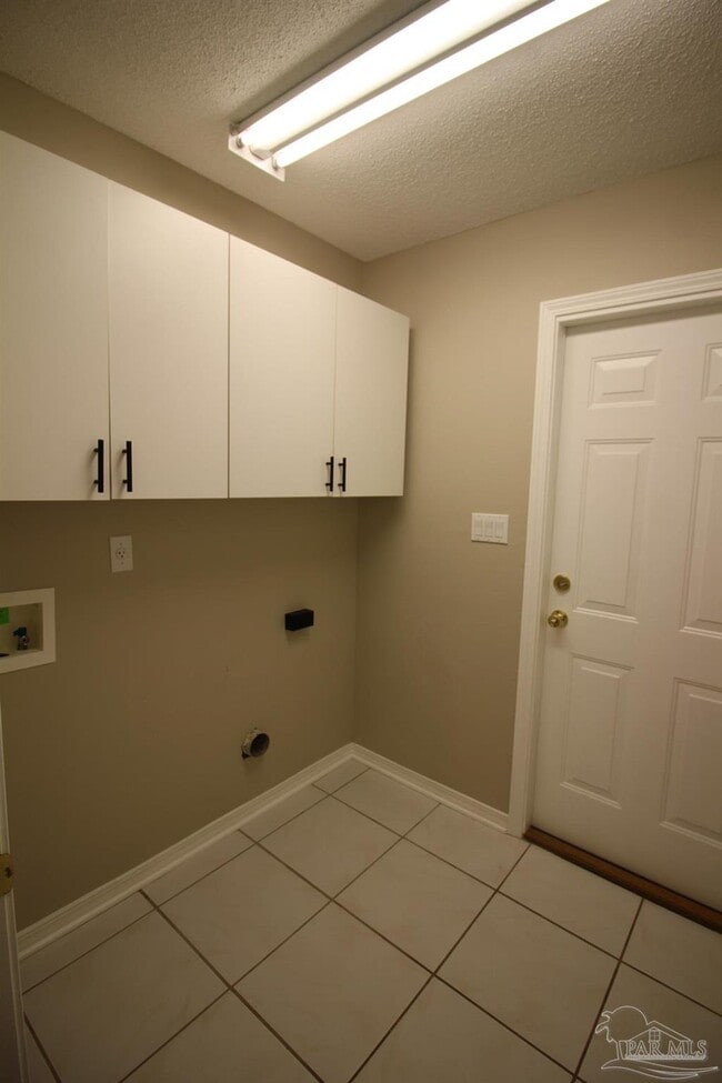 Building Photo - 582 Ard Dr