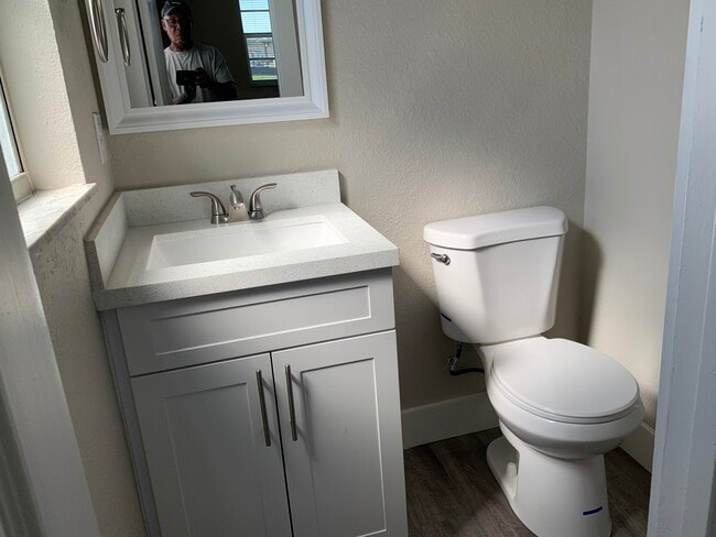 Building Photo - 5618 S 12th Ave