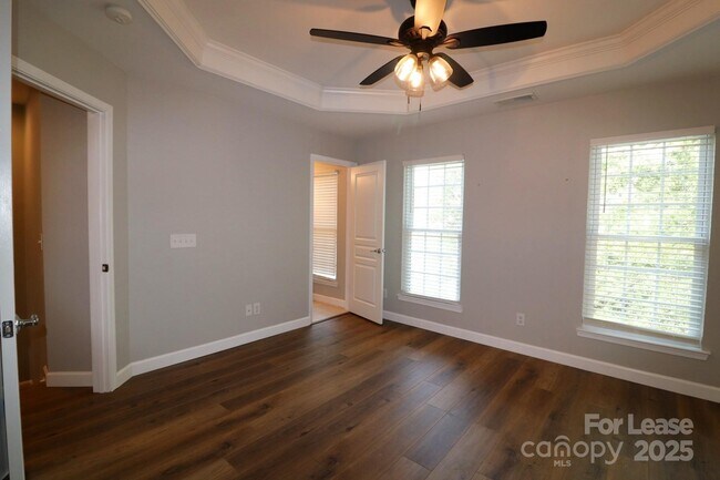 Building Photo - 564 6th Baxter Crossing