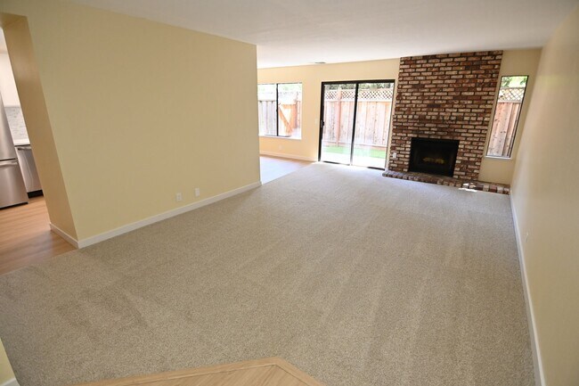 Building Photo - 347 W Rincon Ave