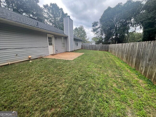 Building Photo - 545 E Country Woods Dr