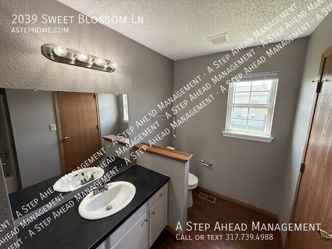 Building Photo - 2039 Sweet Blossom Ln