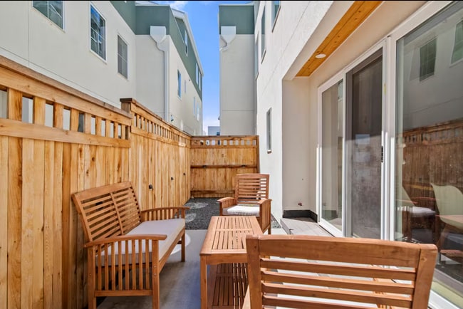 Building Photo - 1348 Zenobia St