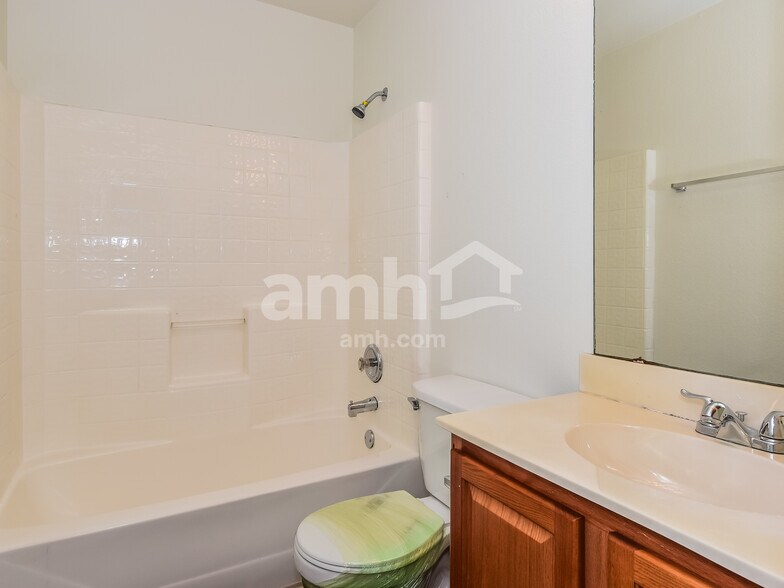 Building Photo - 2110 Aster Trail