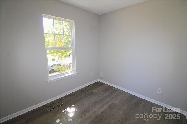 Building Photo - 409 Peachtree Rd