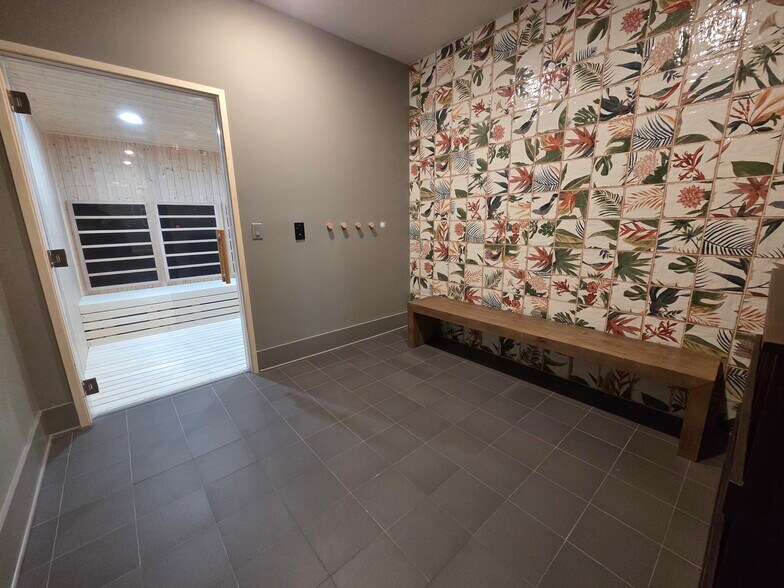 Building Photo - 6710 SW 29th St