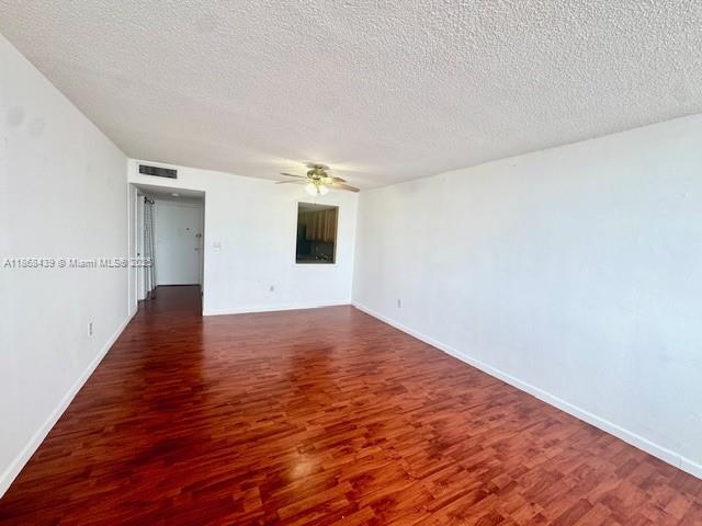 Building Photo - 1301 NE Miami Gardens Dr