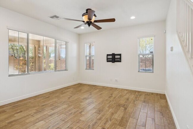Building Photo - Modern 4-bedroom, 3.5-bathroom single-family home in the heart of North Tempe