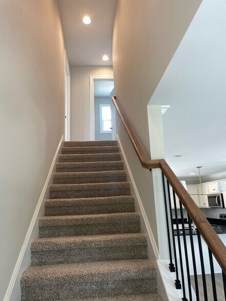 Building Photo - 696 Castle Heights Ave