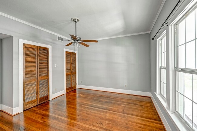 Building Photo - 512 W Pierce St