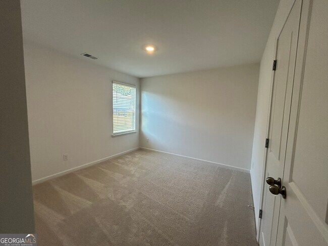 Building Photo - 205 Sunshine St
