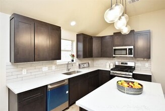 Building Photo - 7715 Butler Lakes Ct