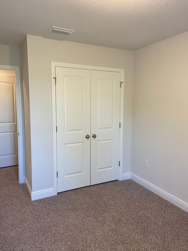 Building Photo - COMMUNITY POOL! Close to Navy base, beach,...