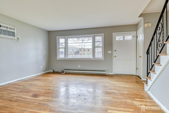 Building Photo - 347 Lincoln Blvd