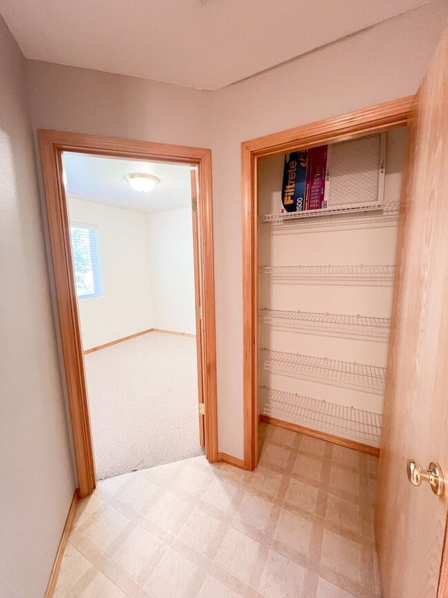 Building Photo - Three Bedroom, Two Bath House in Southview