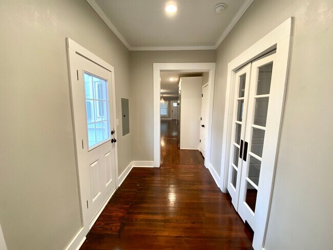 Building Photo - Swan Lake Luxury Bungalow