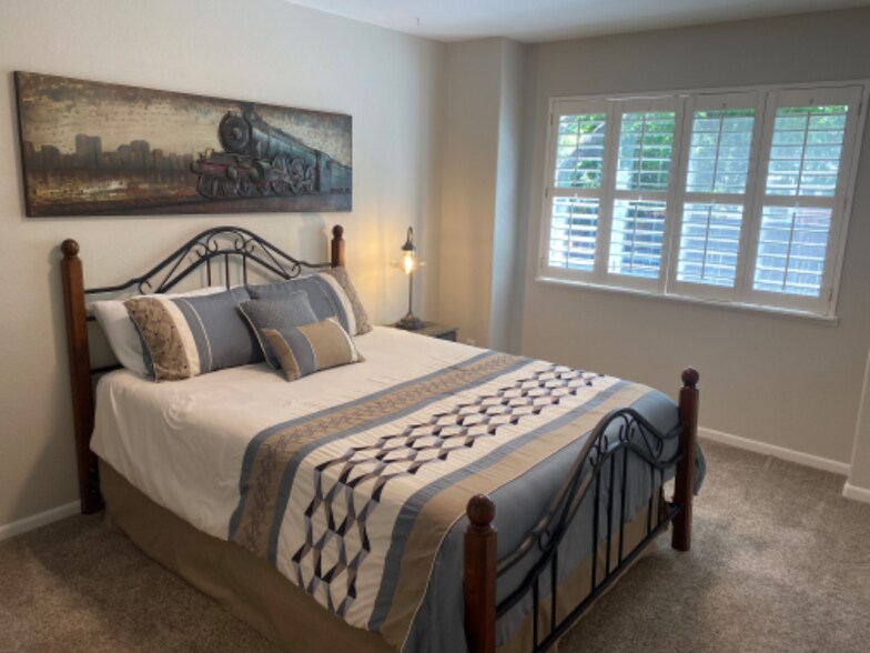 Building Photo - 2207 Stetson Creek Dr