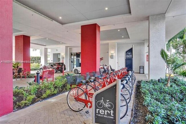 Building Photo - 2600 E Hallandale Beach Blvd