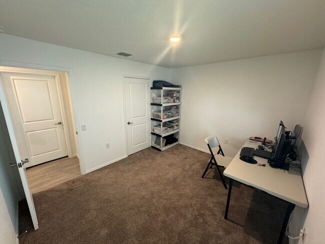 Building Photo - Ready For Move In- New One Story 3/2 - Mod...