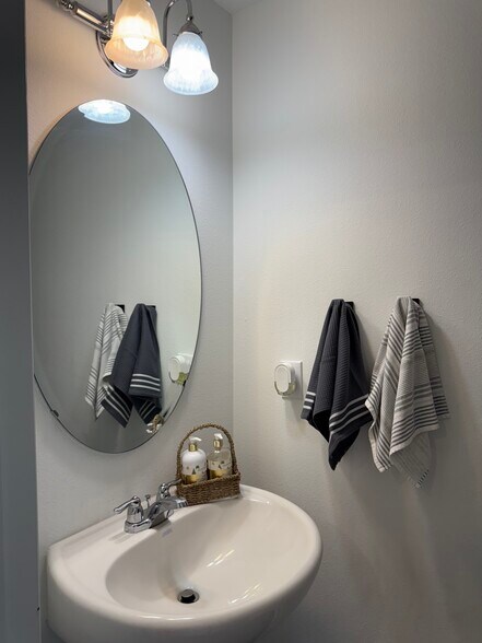 1/2 Bath downstairs - 6206 Daerr Ridge St