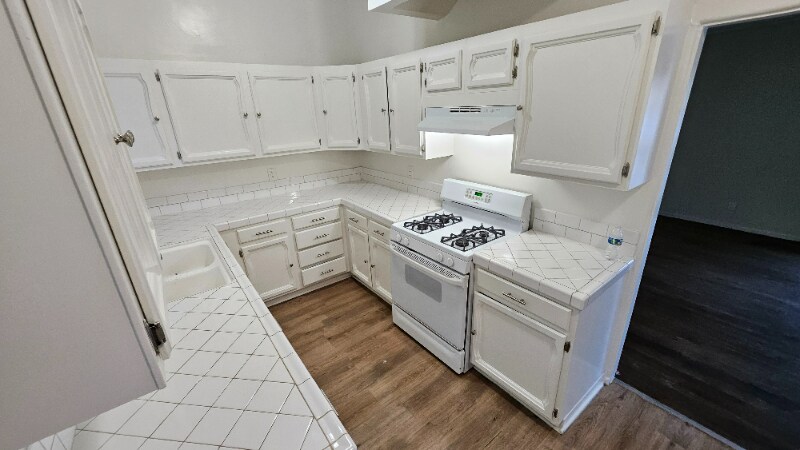 Building Photo - 519 N Gardner St