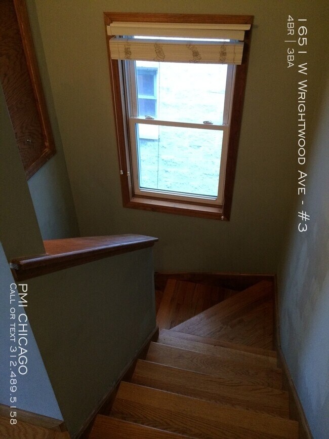 Building Photo - 1651 W Wrightwood Ave