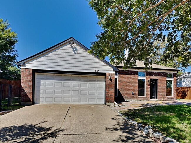 Building Photo - 250 Pinyon Ln