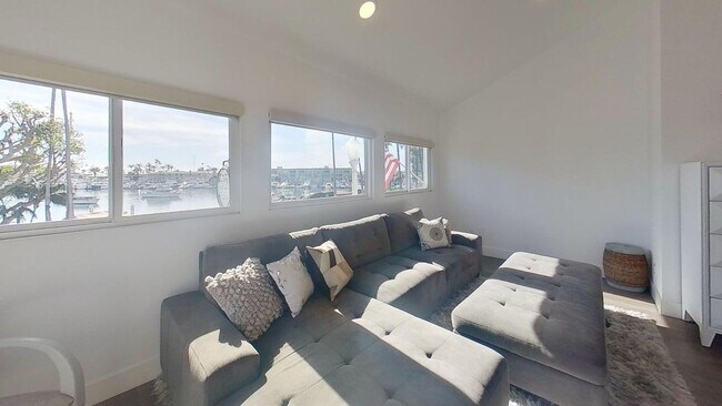 Building Photo - Waterfront Lido Island with Pool