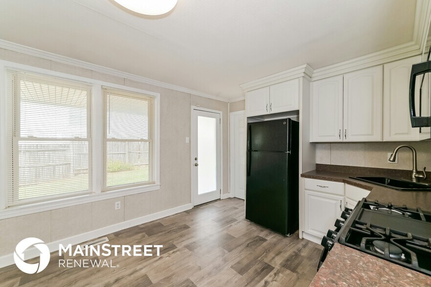 Building Photo - 127 S Fowler Cir