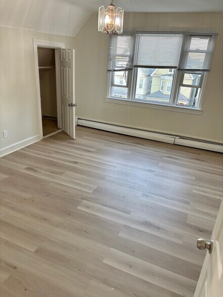 Building Photo - 481 Avenue E
