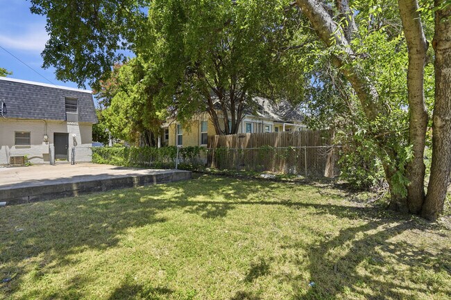 Building Photo - 3209 Rogers Ave