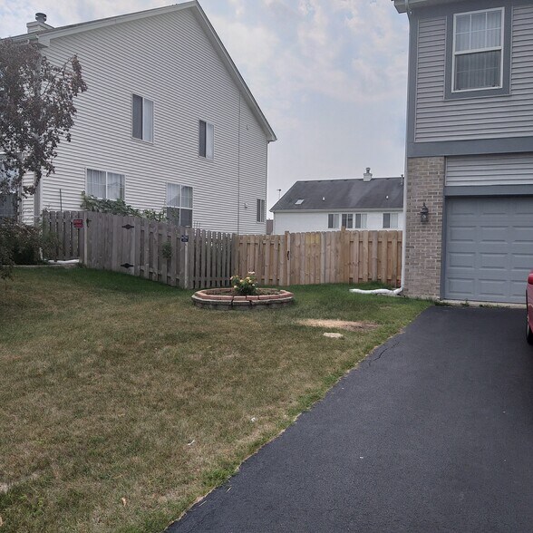 Building Photo - 277 W Biros Ln