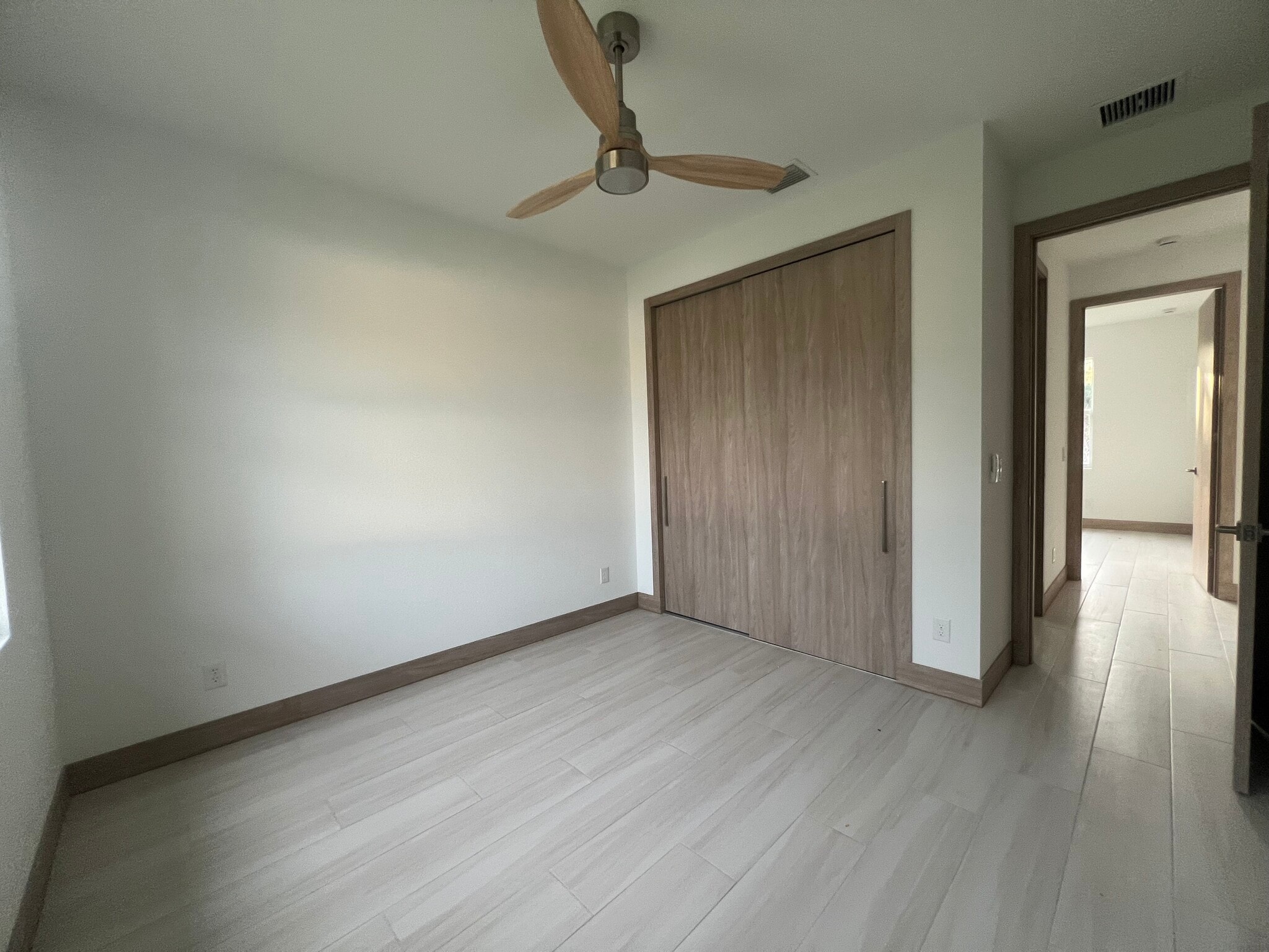 Building Photo - 1470 Henning St