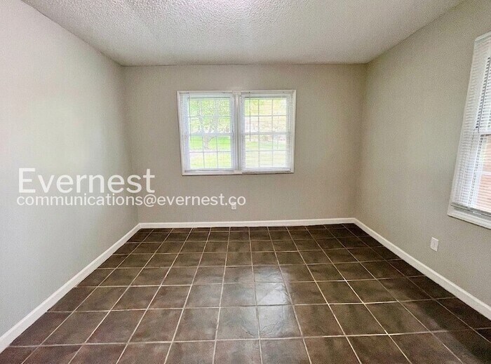 Building Photo - 400 Wilcrest Dr