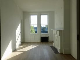 Building Photo - 652 Leonard St