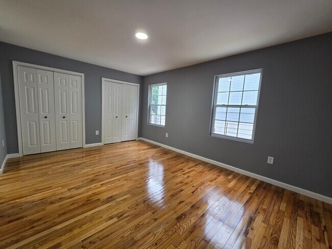 Building Photo - 82 Mallory Ave
