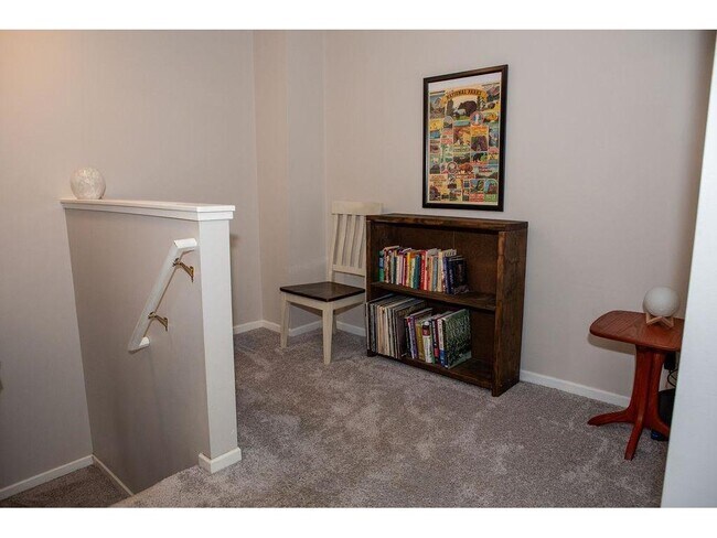 Building Photo - 2556 Lockwood Dr