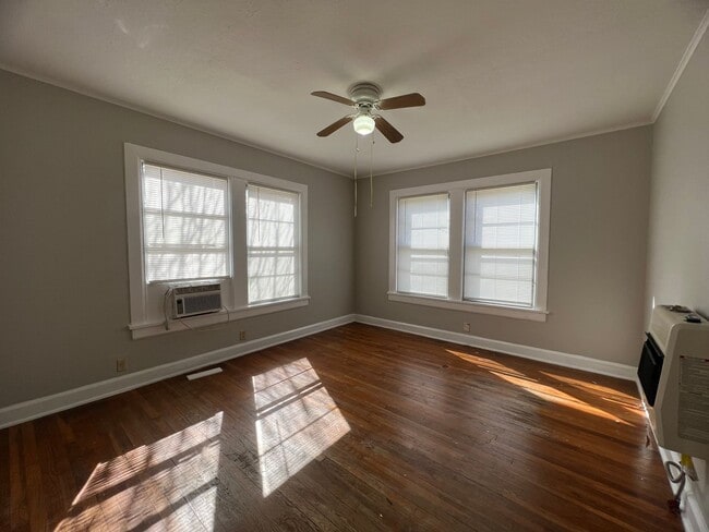 Building Photo - 215 E Rutherford St