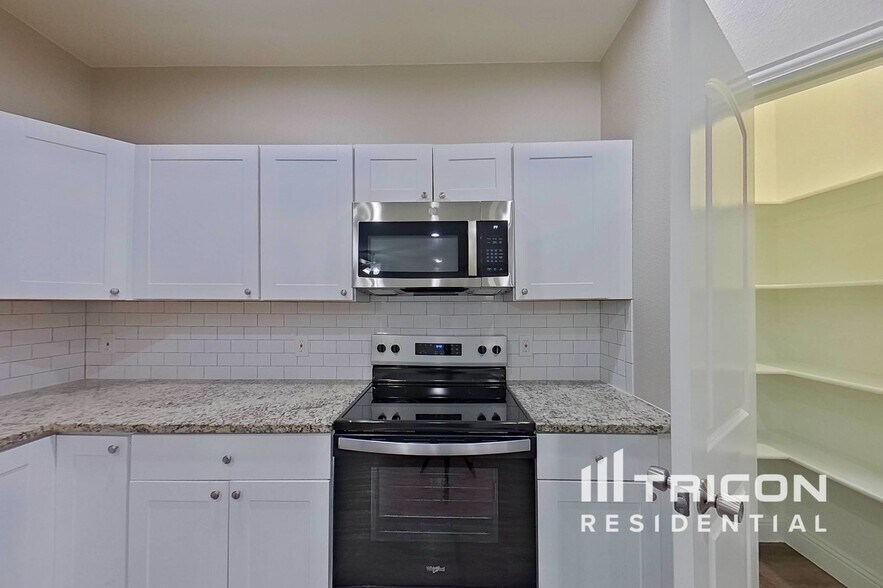 Building Photo - 1908 Carrington Dr