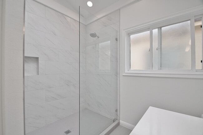 Building Photo - Beautiful Ocean View Townhome with Remodel...