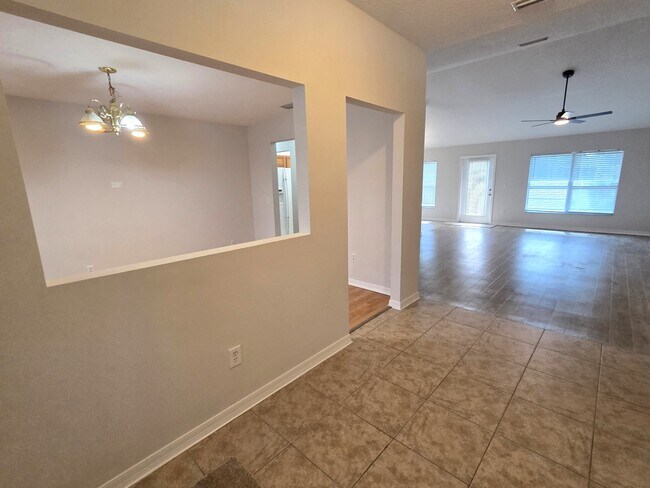 Building Photo - 116 Drake Way