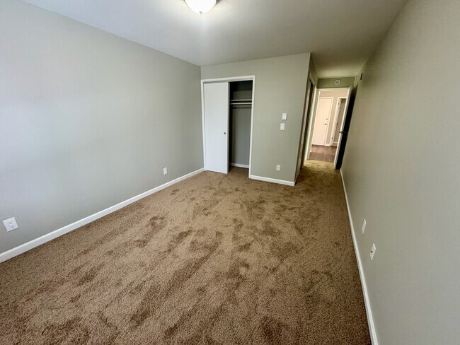 Building Photo - 390 Rencliffe Apartments