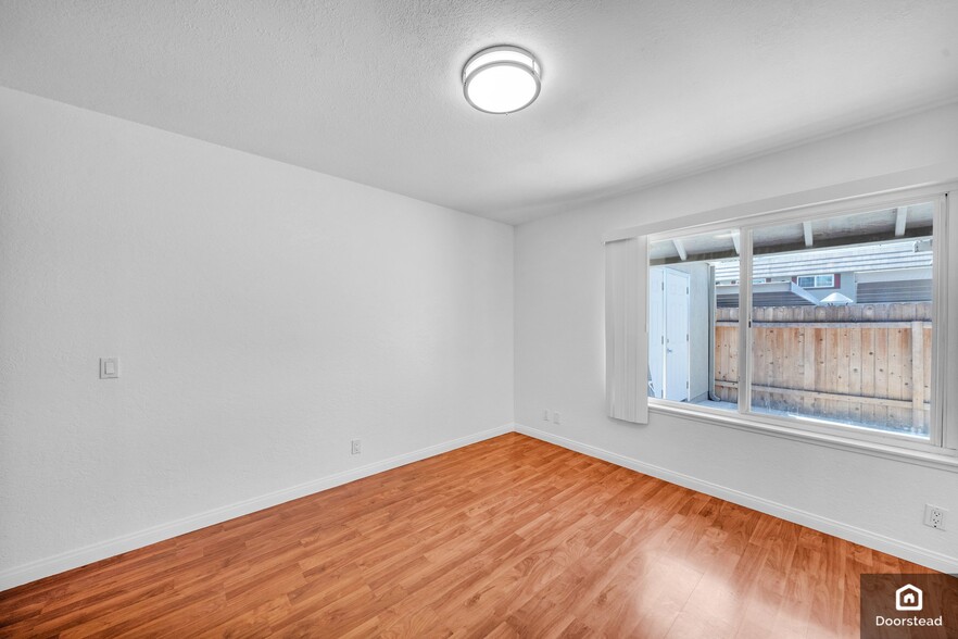 Building Photo - 4739 Larwin Ave