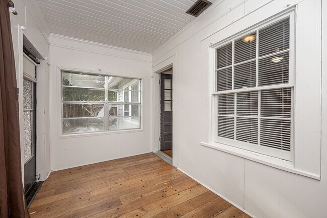 Building Photo - Cute 2 Bed 1 Bath in Pascagoula